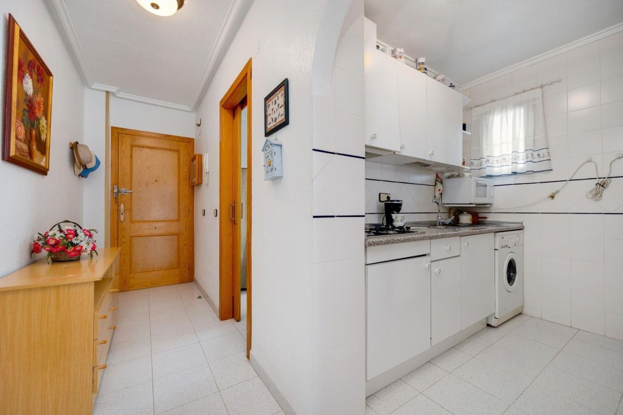 Flat in Torrevieja, Spain, 70 m² - picture 4