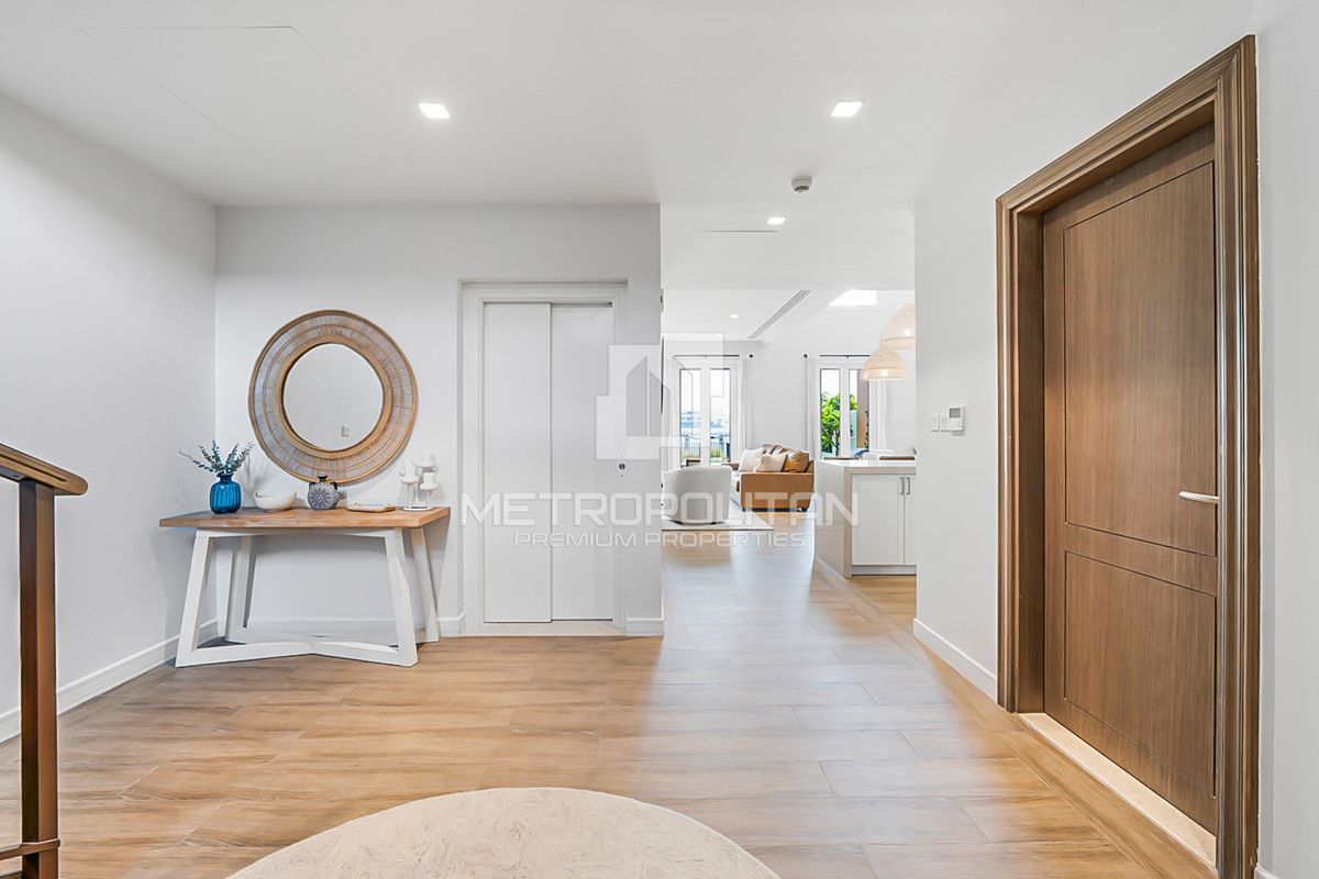 Villa in Dubai, UAE, 344 m² - picture 11