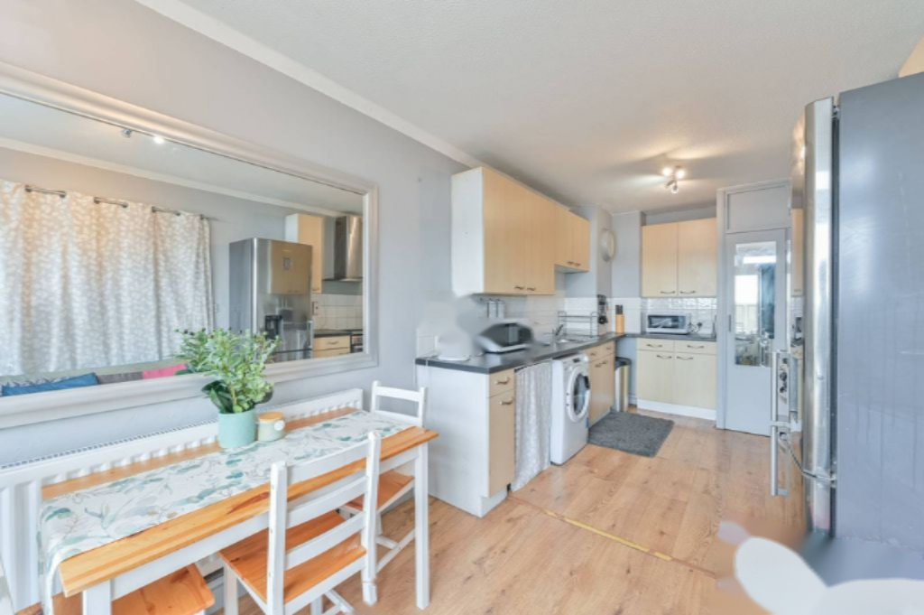 Flat in London, United Kingdom, 77 m² - picture 14