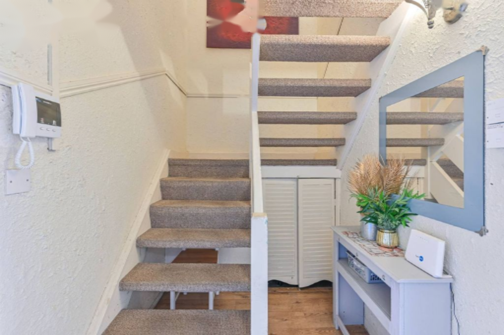 Flat in London, United Kingdom, 77 m² - picture 17