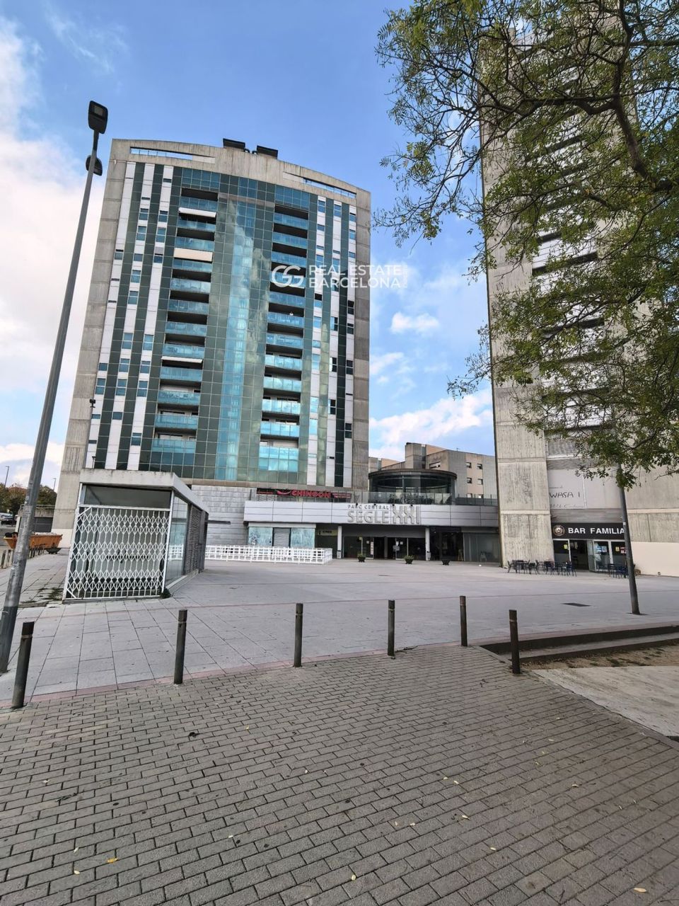 Boutique à Tarrasa, Espagne, 2.34 m² - image 1