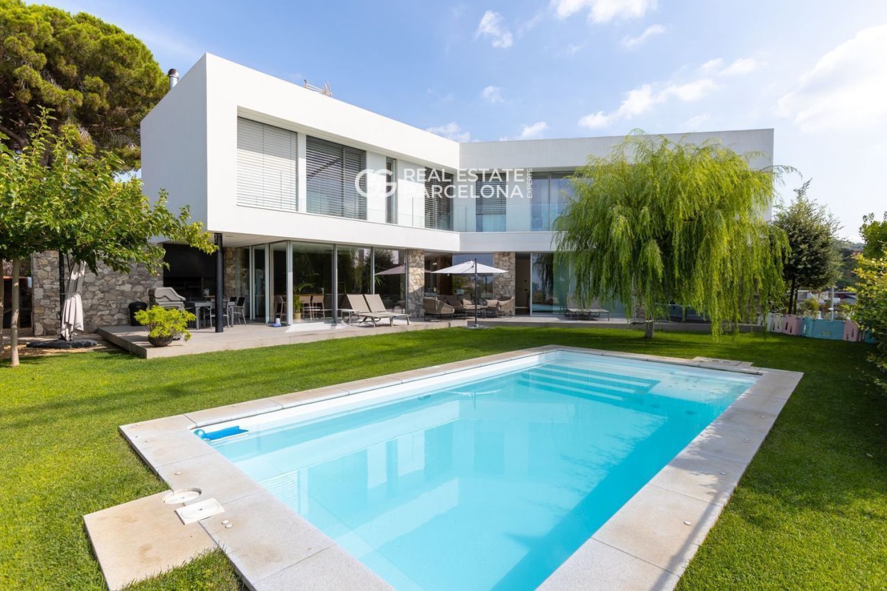 Casa en Barcelona, España, 500 m² - imagen 1