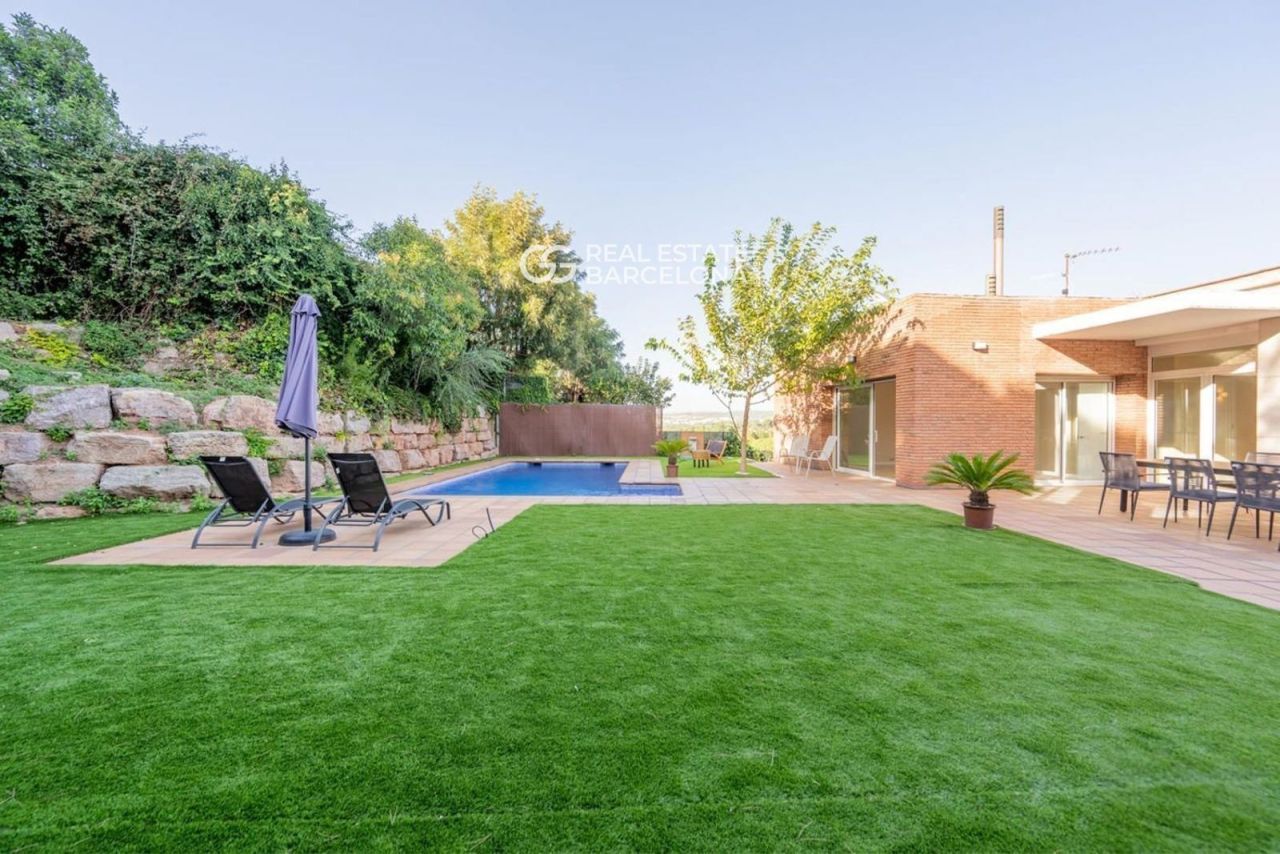 Haus in Barcelona, Spanien, 941 m² - Foto 1