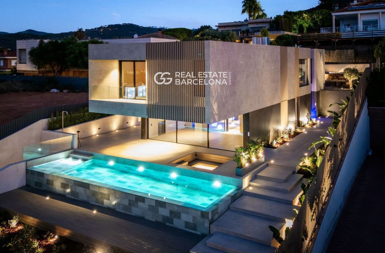 Casa en Barcelona, España, 594 m² - imagen 1