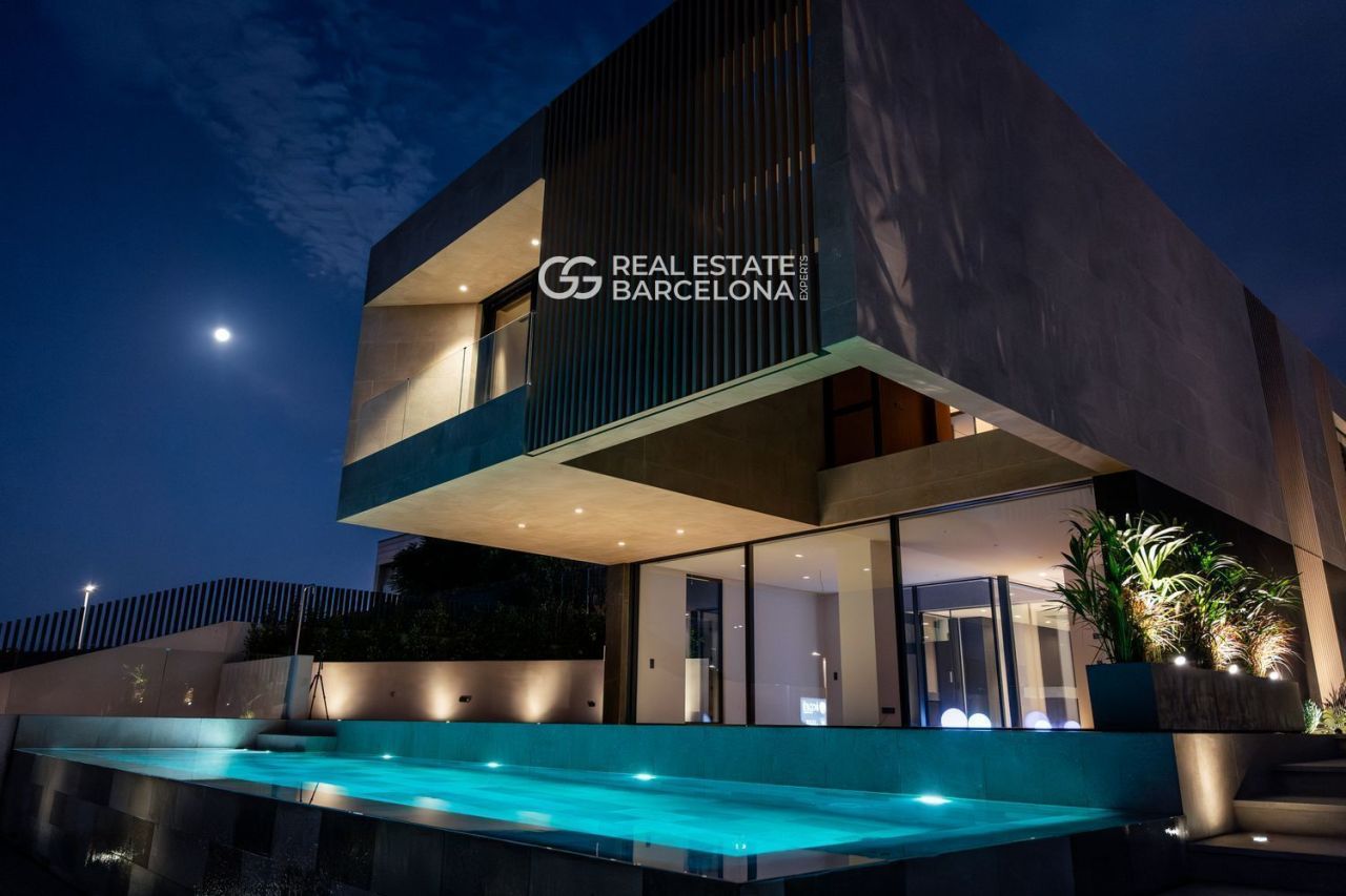 Casa en Barcelona, España, 594 m² - imagen 3