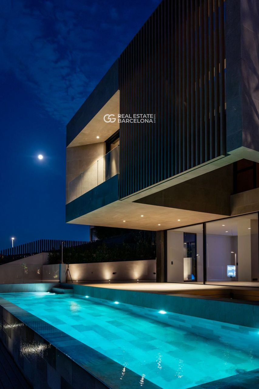 Casa en Barcelona, España, 594 m² - imagen 4