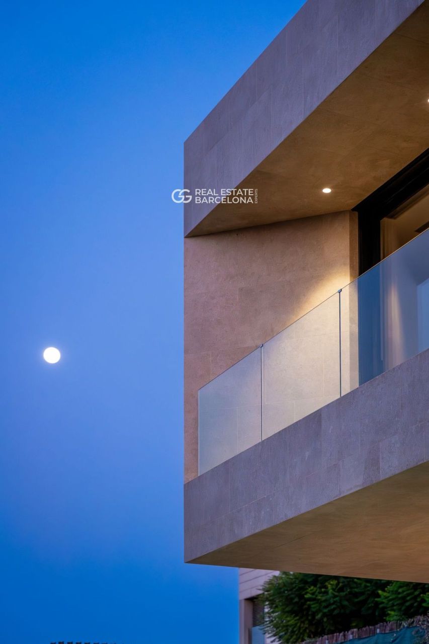 Casa en Barcelona, España, 594 m² - imagen 5