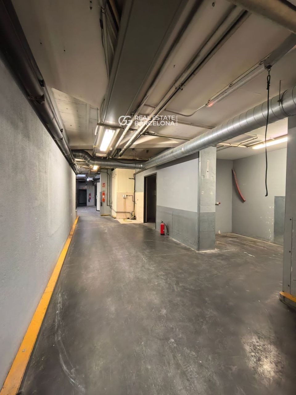 Boutique à Tarrasa, Espagne, 2.34 m² - image 6