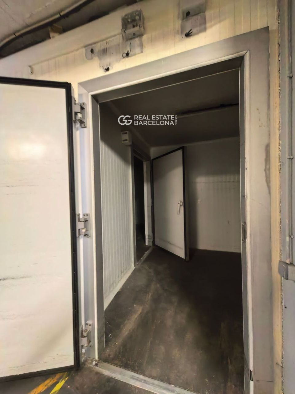 Boutique à Tarrasa, Espagne, 2.34 m² - image 8