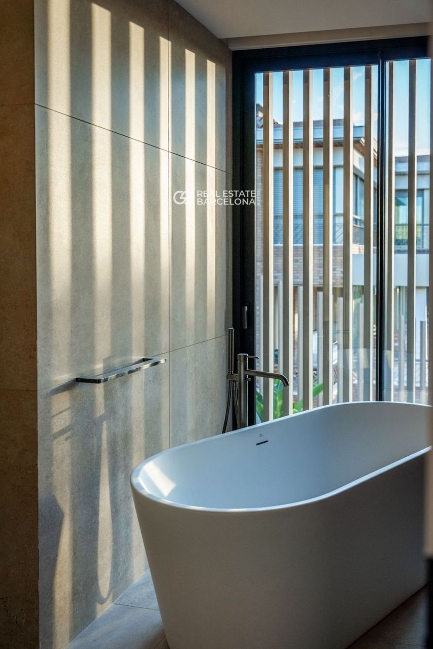 Casa en Barcelona, España, 594 m² - imagen 13