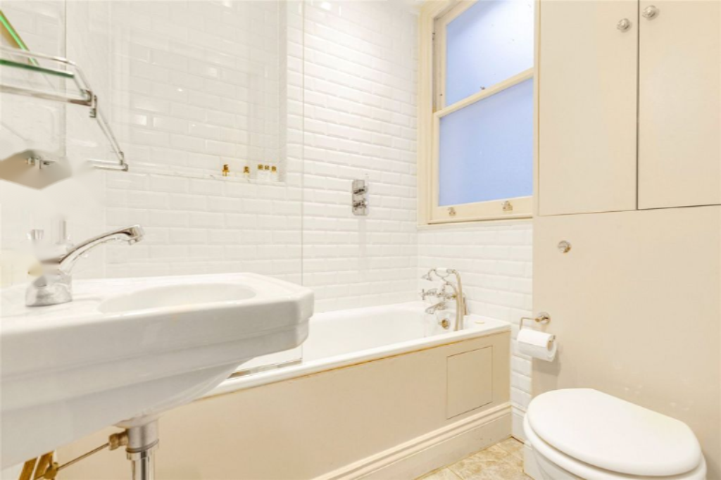 Flat in London, United Kingdom, 75 m² - picture 1