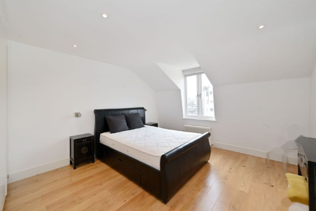 Flat in London, United Kingdom, 64 m² - picture 1