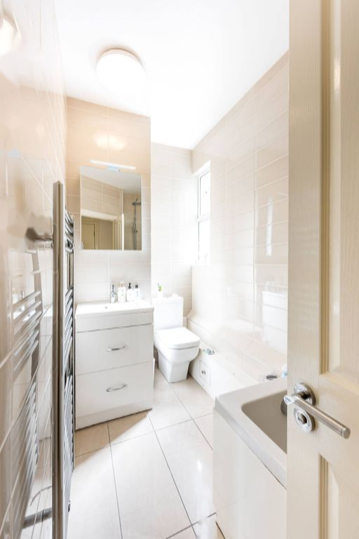 Flat in London, United Kingdom, 25 m² - picture 1