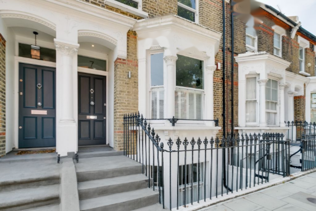 Flat in London, United Kingdom, 178 m² - picture 1