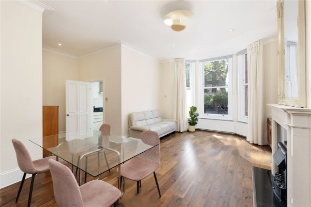 Flat in London, United Kingdom, 77 m² - picture 1