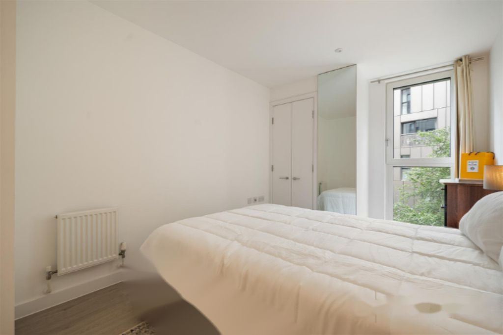 Flat in London, United Kingdom, 42 m² - picture 1