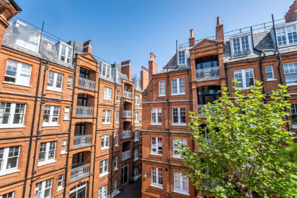 Flat in London, United Kingdom, 42 m² - picture 1