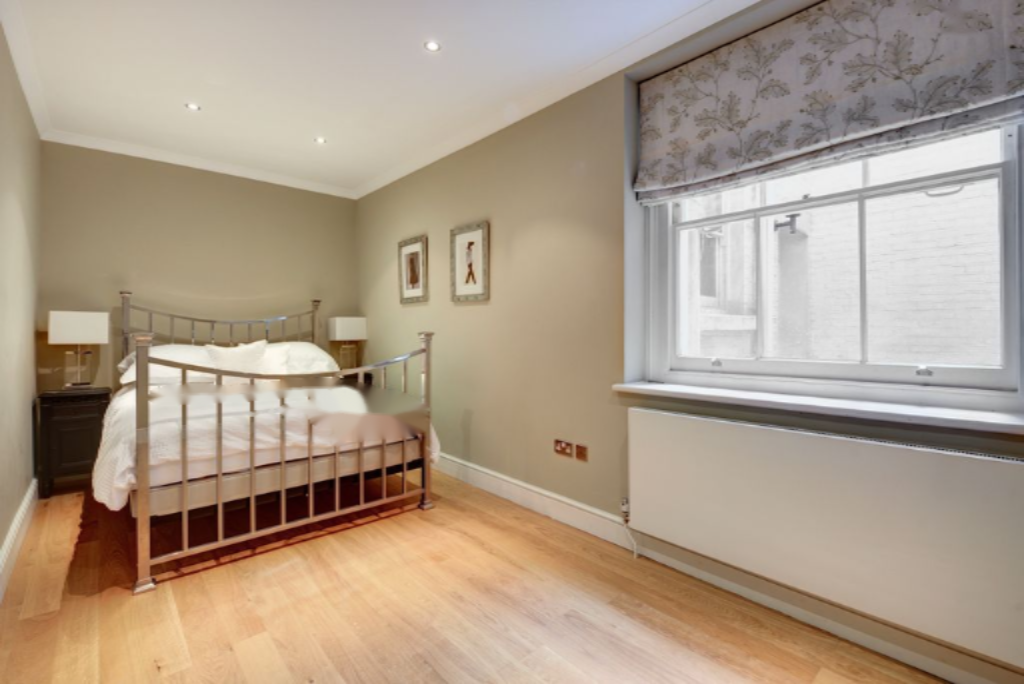 Flat in London, United Kingdom, 119 m² - picture 1