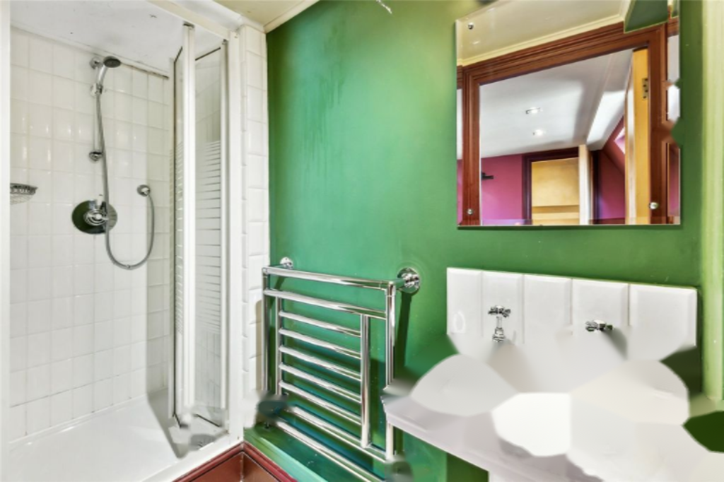 Flat in London, United Kingdom, 113 m² - picture 1