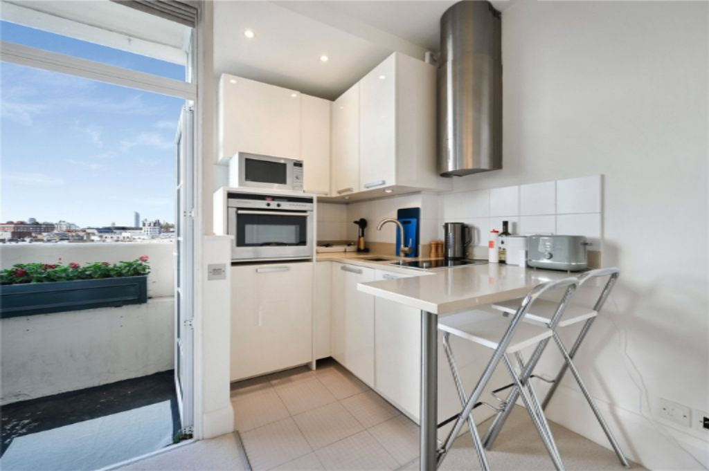 Flat in London, United Kingdom, 29 m² - picture 1