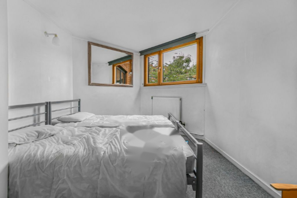 Flat in London, United Kingdom, 79 m² - picture 2