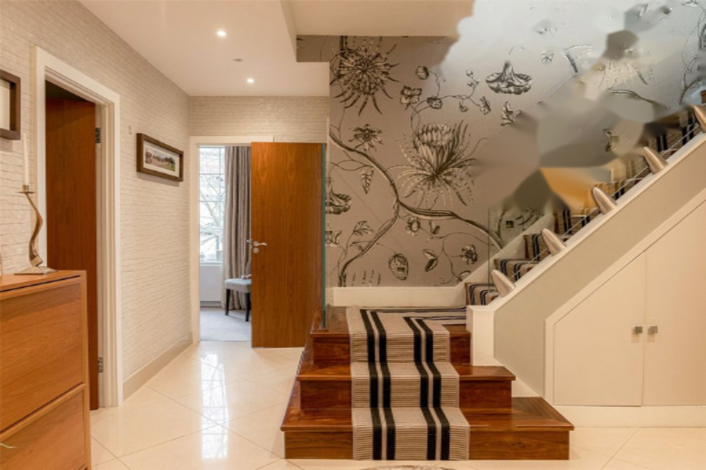 Flat in London, United Kingdom, 231 m² - picture 2