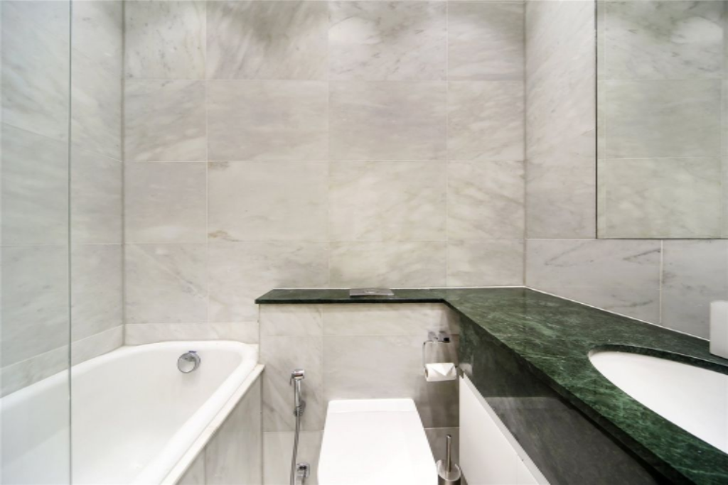 Flat in London, United Kingdom, 93 m² - picture 2