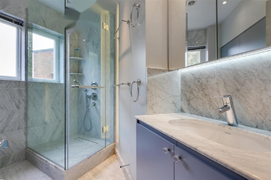 Flat in London, United Kingdom, 80 m² - picture 2