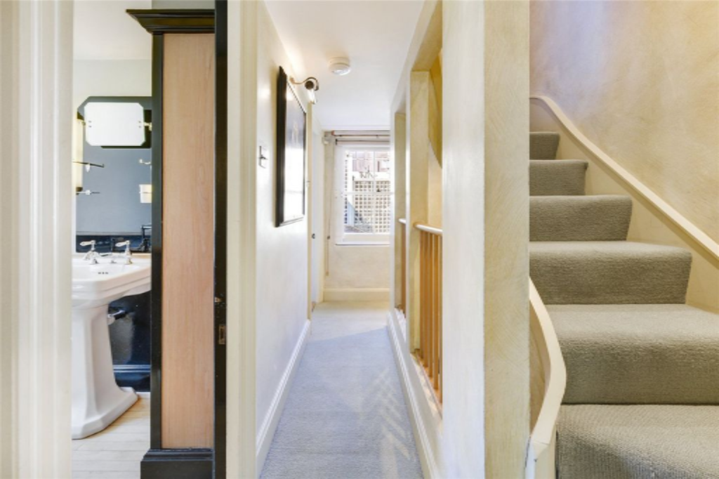 Flat in London, United Kingdom, 113 m² - picture 2