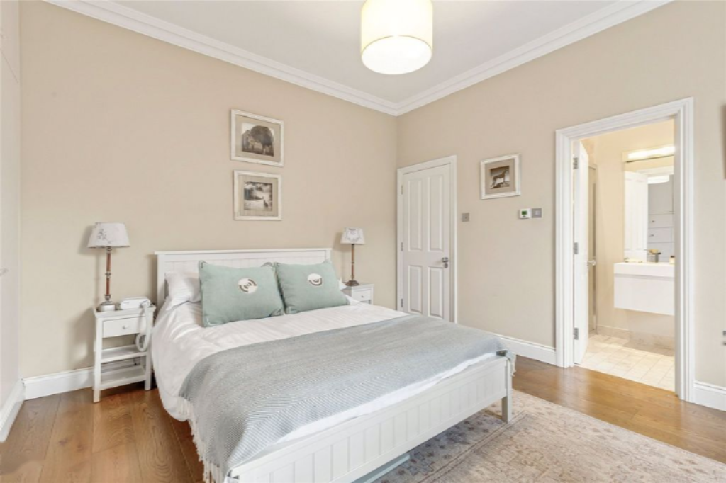 Flat in London, United Kingdom, 75 m² - picture 2