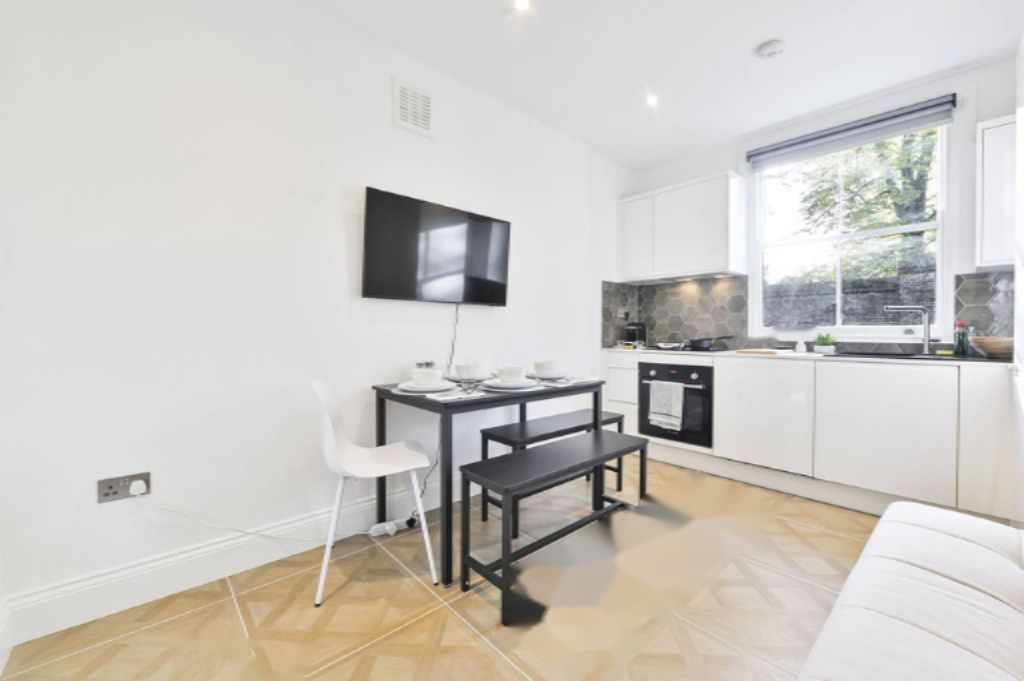 Flat in London, United Kingdom, 57 m² - picture 2