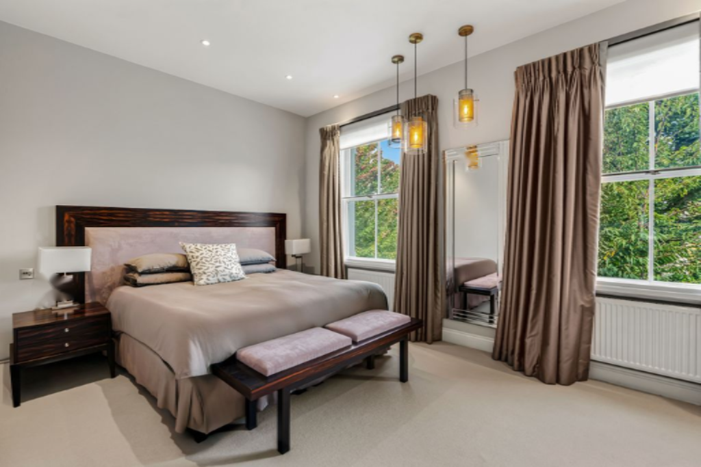 Flat in London, United Kingdom, 236 m² - picture 2