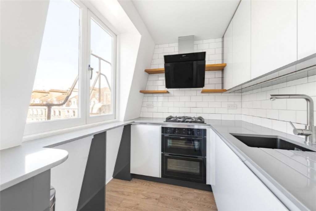 Flat in London, United Kingdom, 113 m² - picture 2