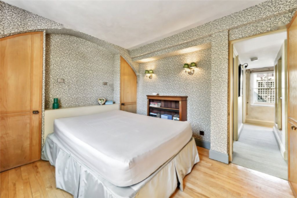 Flat in London, United Kingdom, 113 m² - picture 3