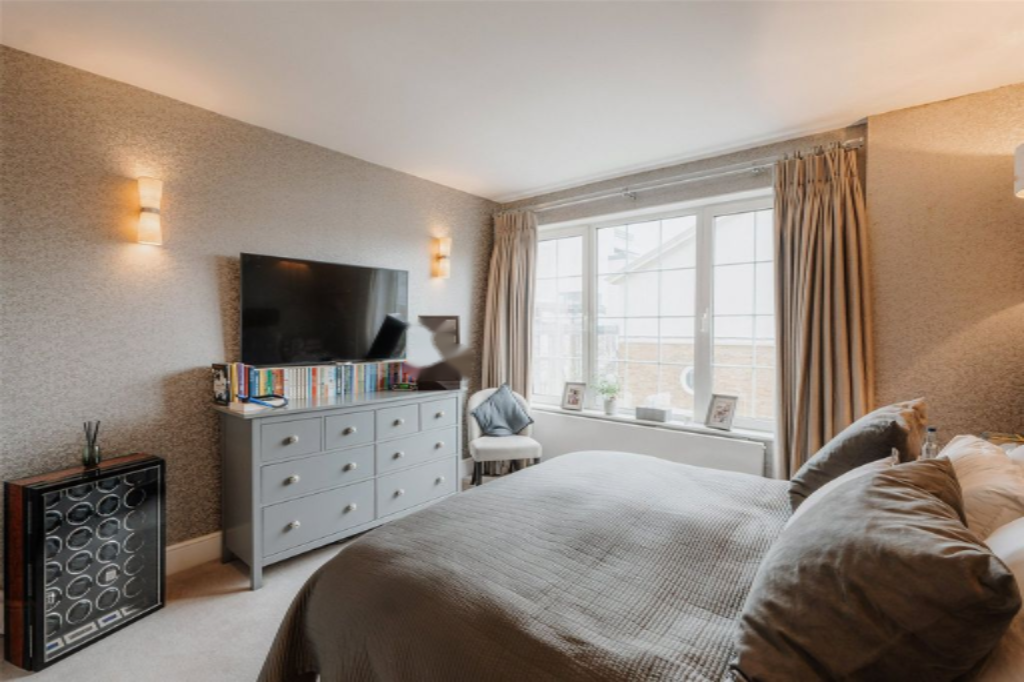 Flat in London, United Kingdom, 231 m² - picture 3