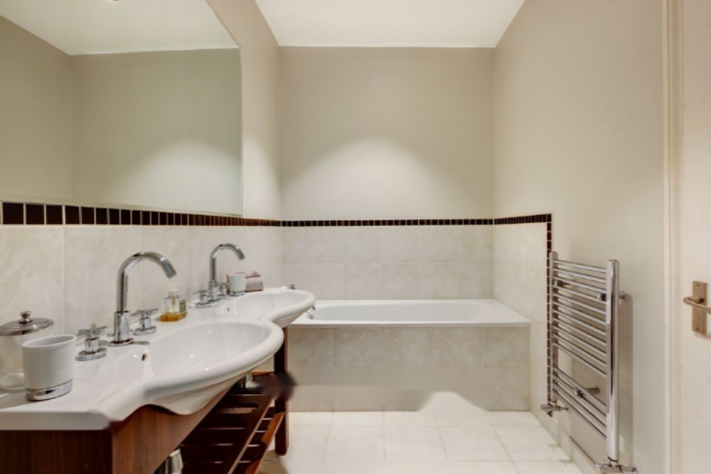 Flat in London, United Kingdom, 119 m² - picture 3