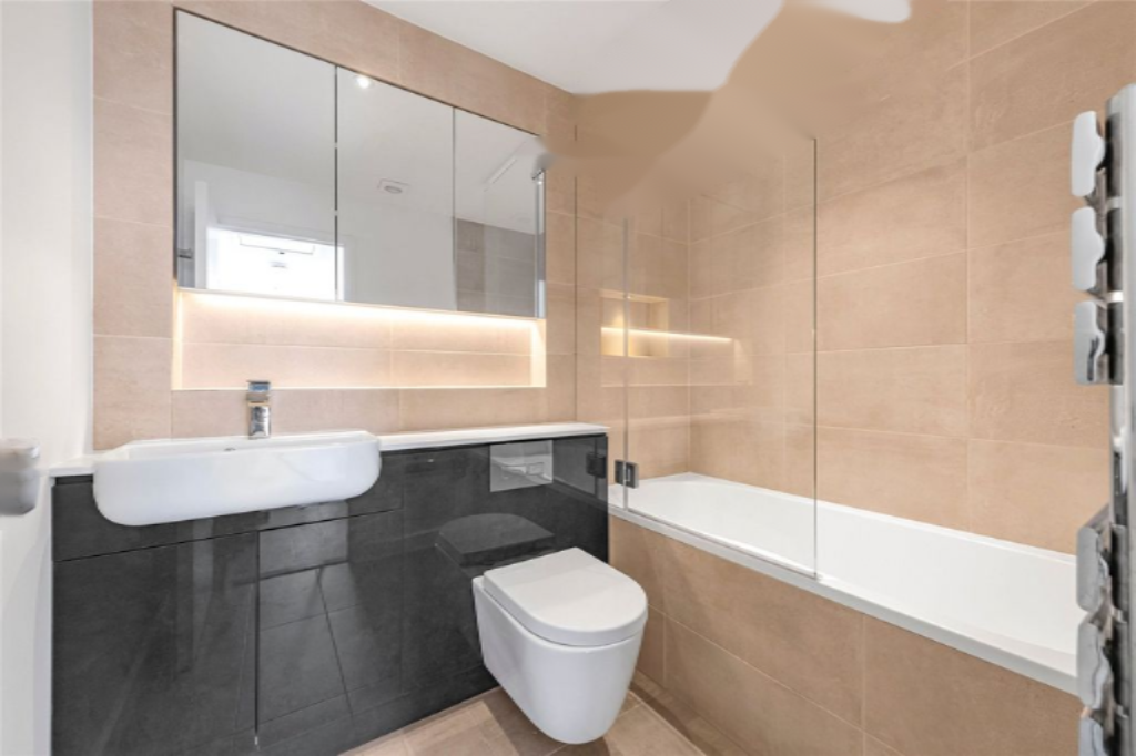 Flat in London, United Kingdom, 113 m² - picture 4