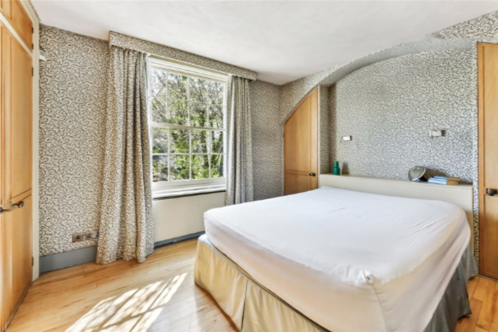 Flat in London, United Kingdom, 113 m² - picture 4