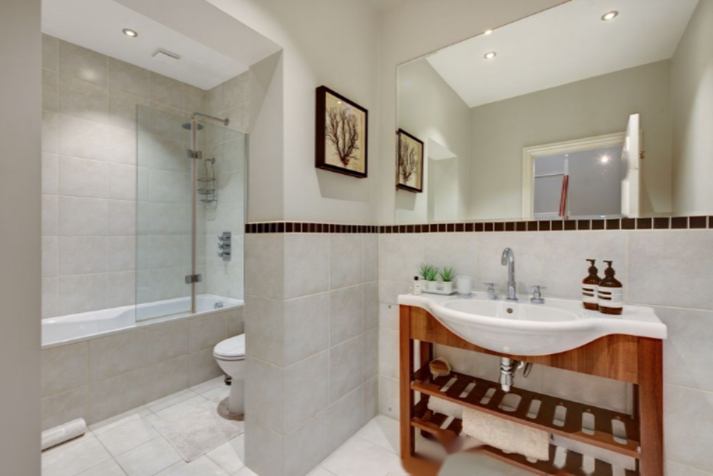 Flat in London, United Kingdom, 119 m² - picture 4