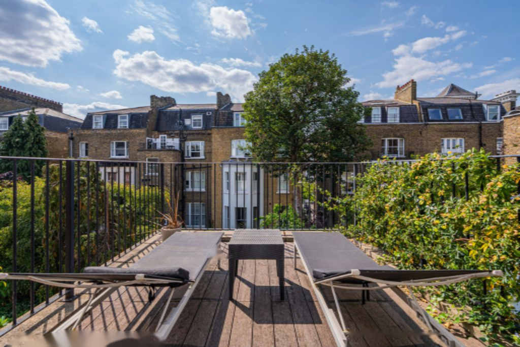 Flat in London, United Kingdom, 236 m² - picture 4