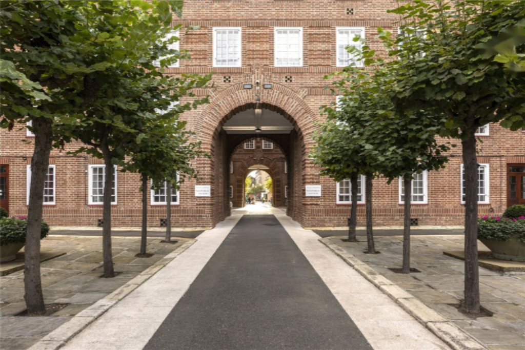 Flat in London, United Kingdom, 99 m² - picture 4