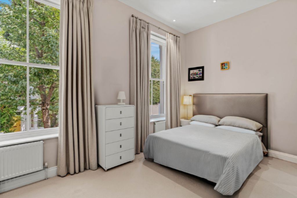 Flat in London, United Kingdom, 236 m² - picture 5