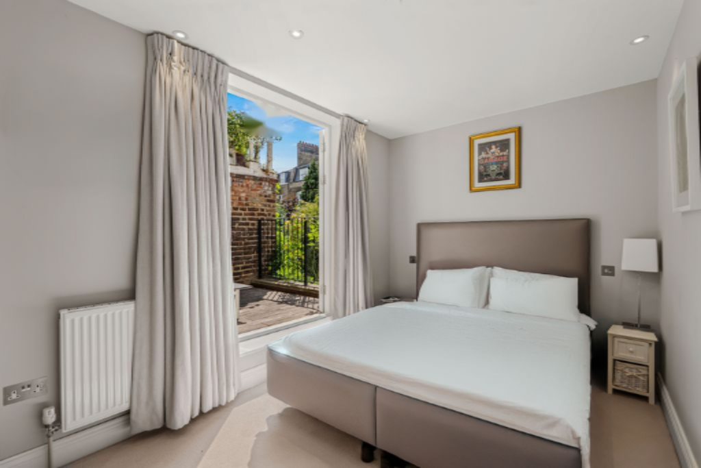 Flat in London, United Kingdom, 236 m² - picture 6