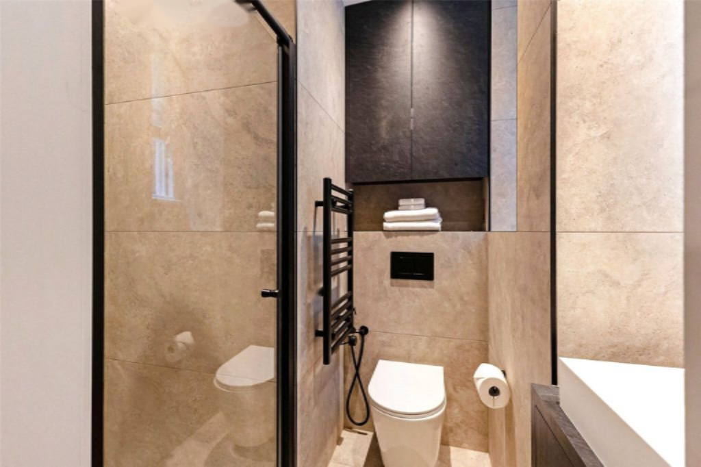 Flat in London, United Kingdom, 115 m² - picture 6