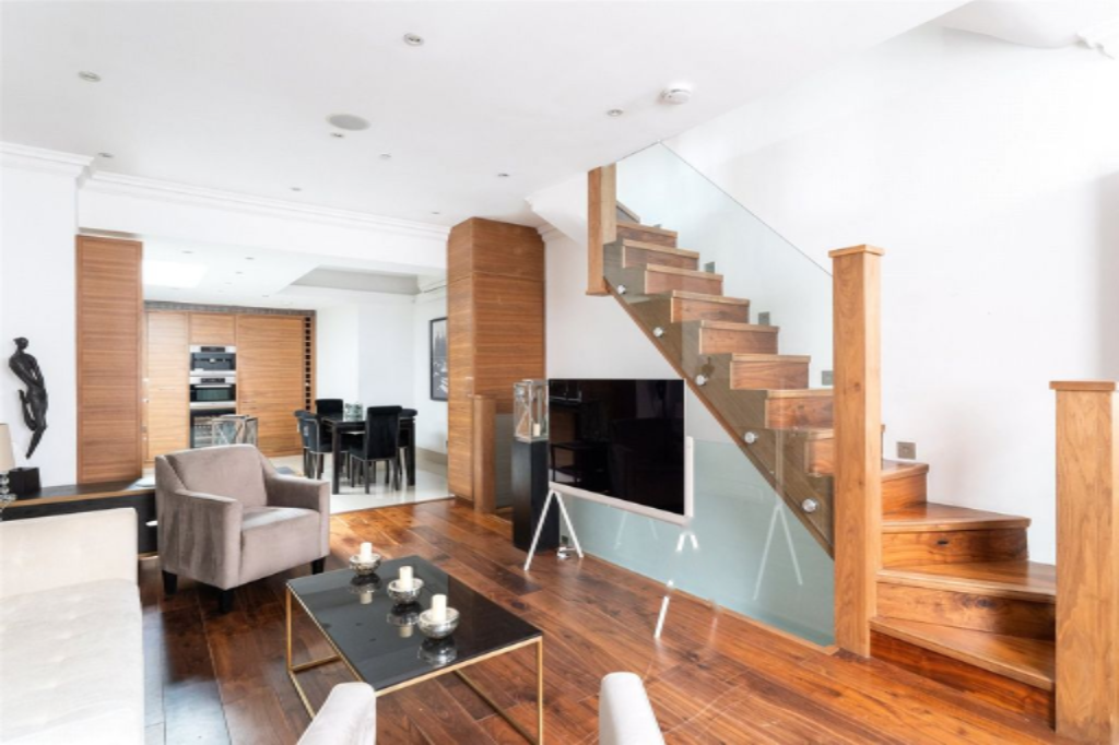 Flat in London, United Kingdom, 157 m² - picture 7
