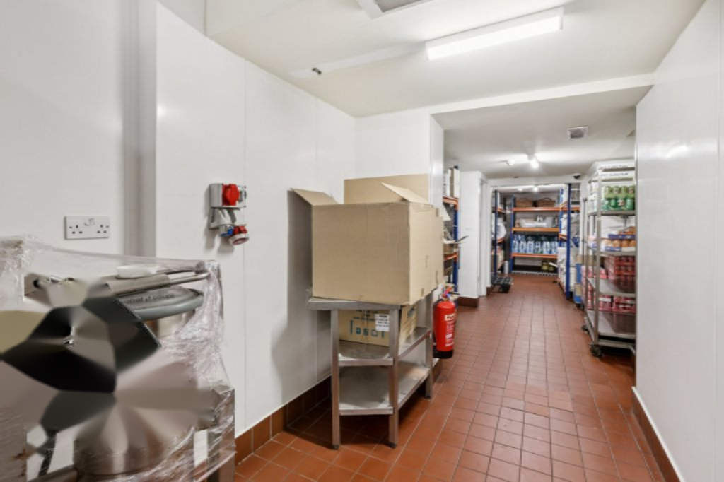 Flat in London, United Kingdom, 204 m² - picture 7