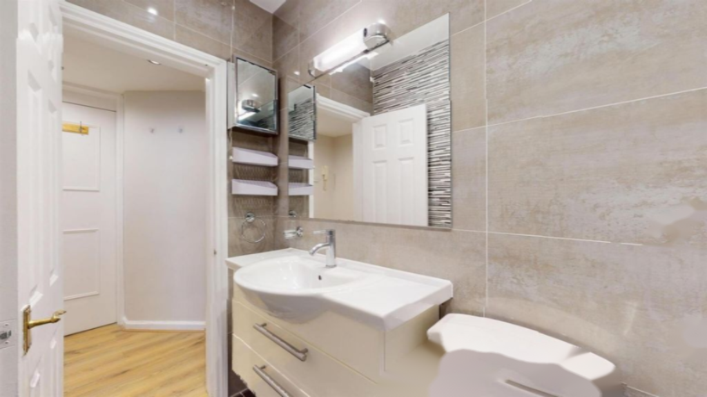 Flat in London, United Kingdom, 47 m² - picture 8