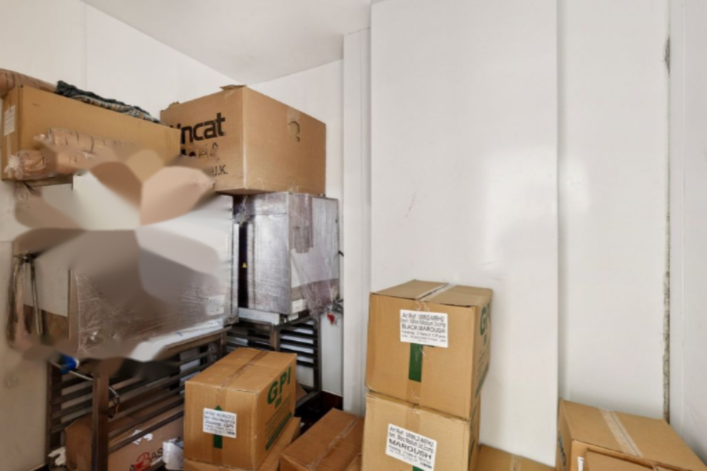 Flat in London, United Kingdom, 204 m² - picture 8