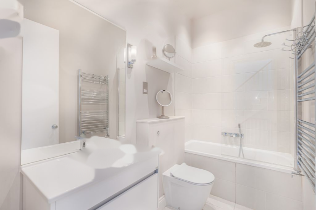 Flat in London, United Kingdom, 236 m² - picture 8