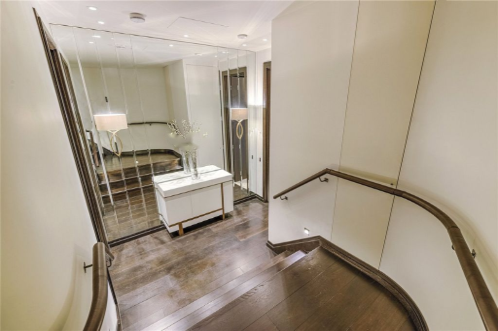 Flat in London, United Kingdom, 138 m² - picture 9